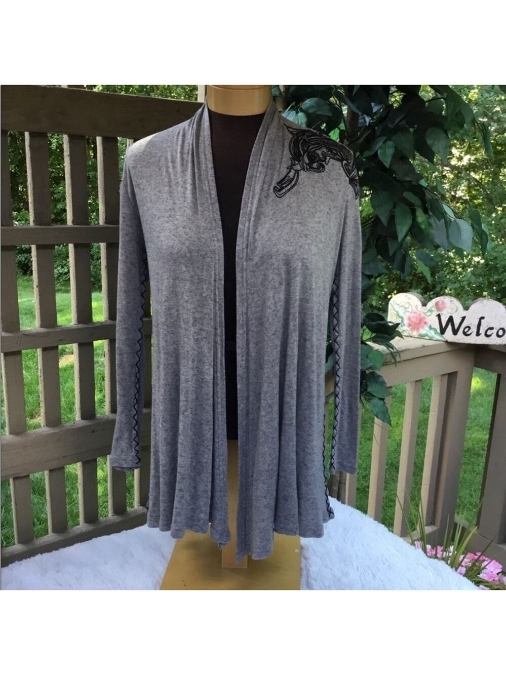 Windsor long sleeve lightweight cardigan Woman’s size Small gray & black